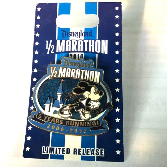 DISNEY 1/2 MARATHON PIN LIMITED RELEASE 2010 - Picture 3 of 3